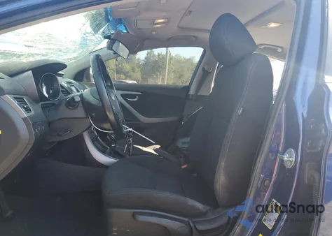 2015 Hyundai Elantra Se z USA, uszkodzony, nr VIN 5NPDH4AE4FH571871